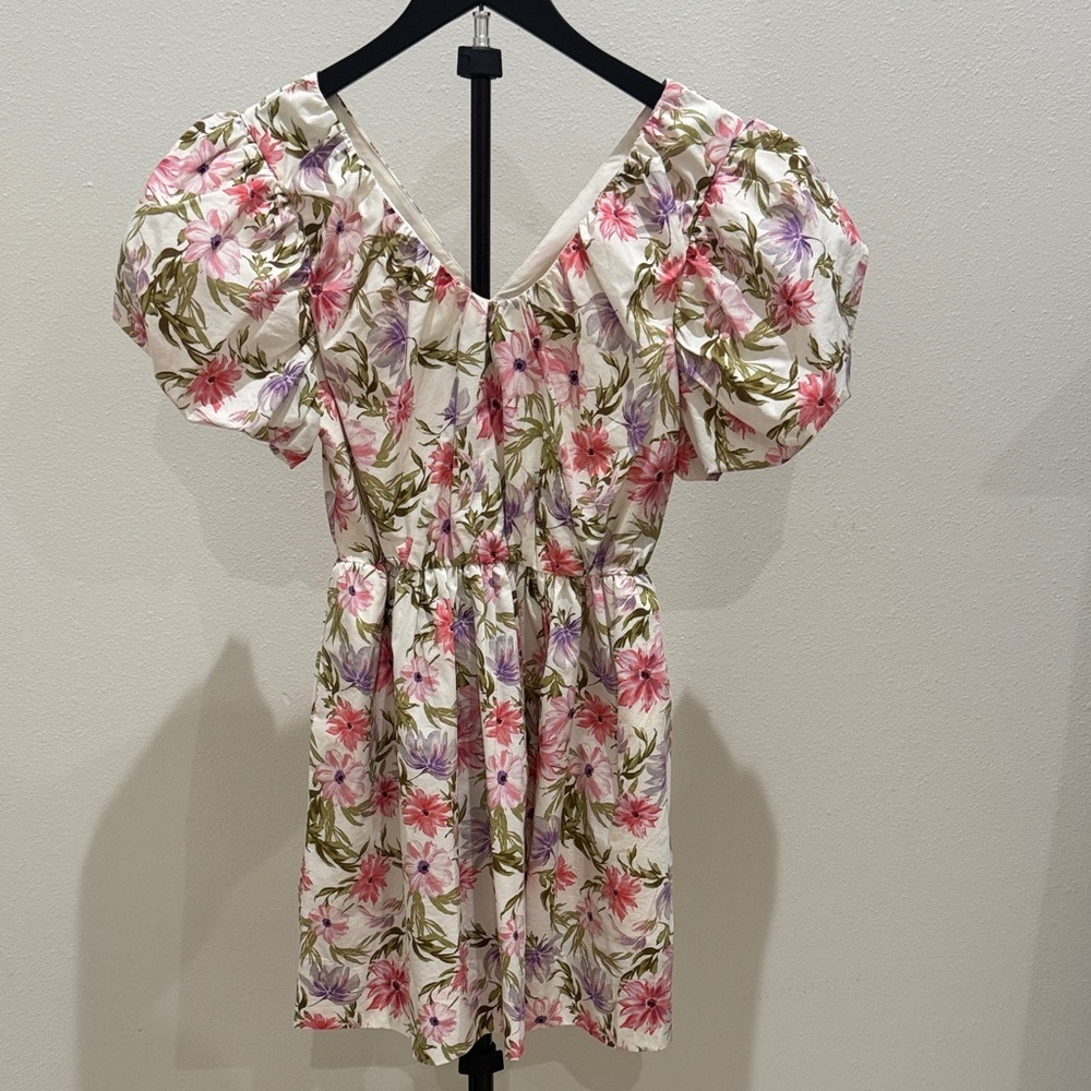 Express Floral Puff-Sleeve Tunic in White with Pink & Green Print